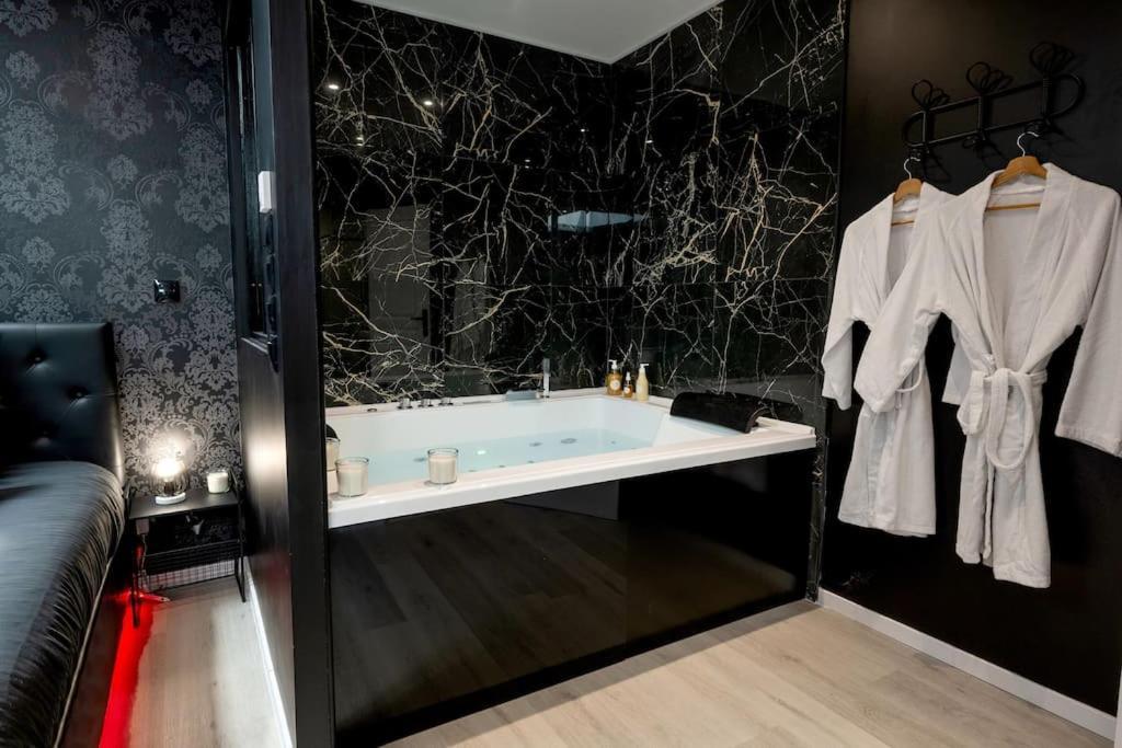 * Love Room Jacuzzi * Aubie-et-Espessas Dış mekan fotoğraf